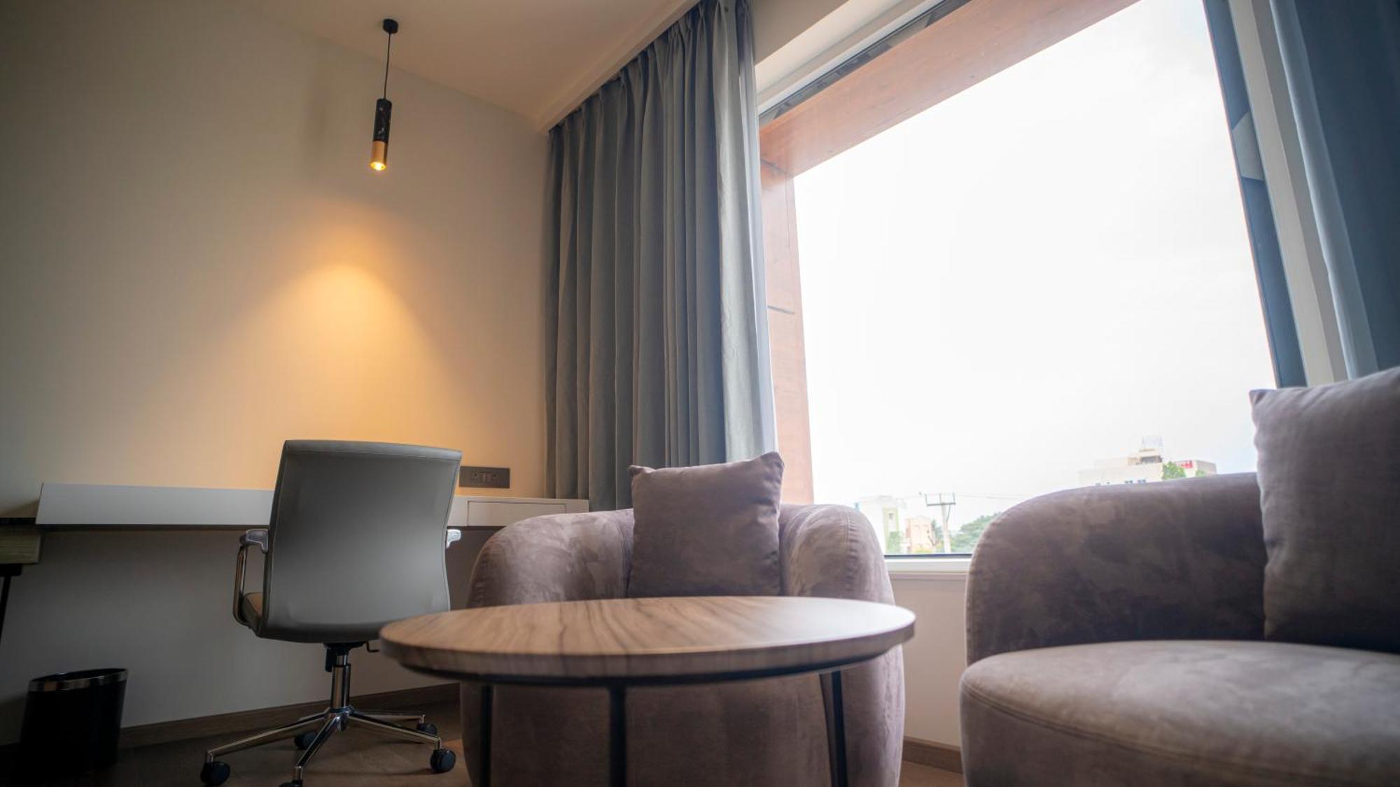 Hotel Tulips Grand Хидерабад Екстериор снимка