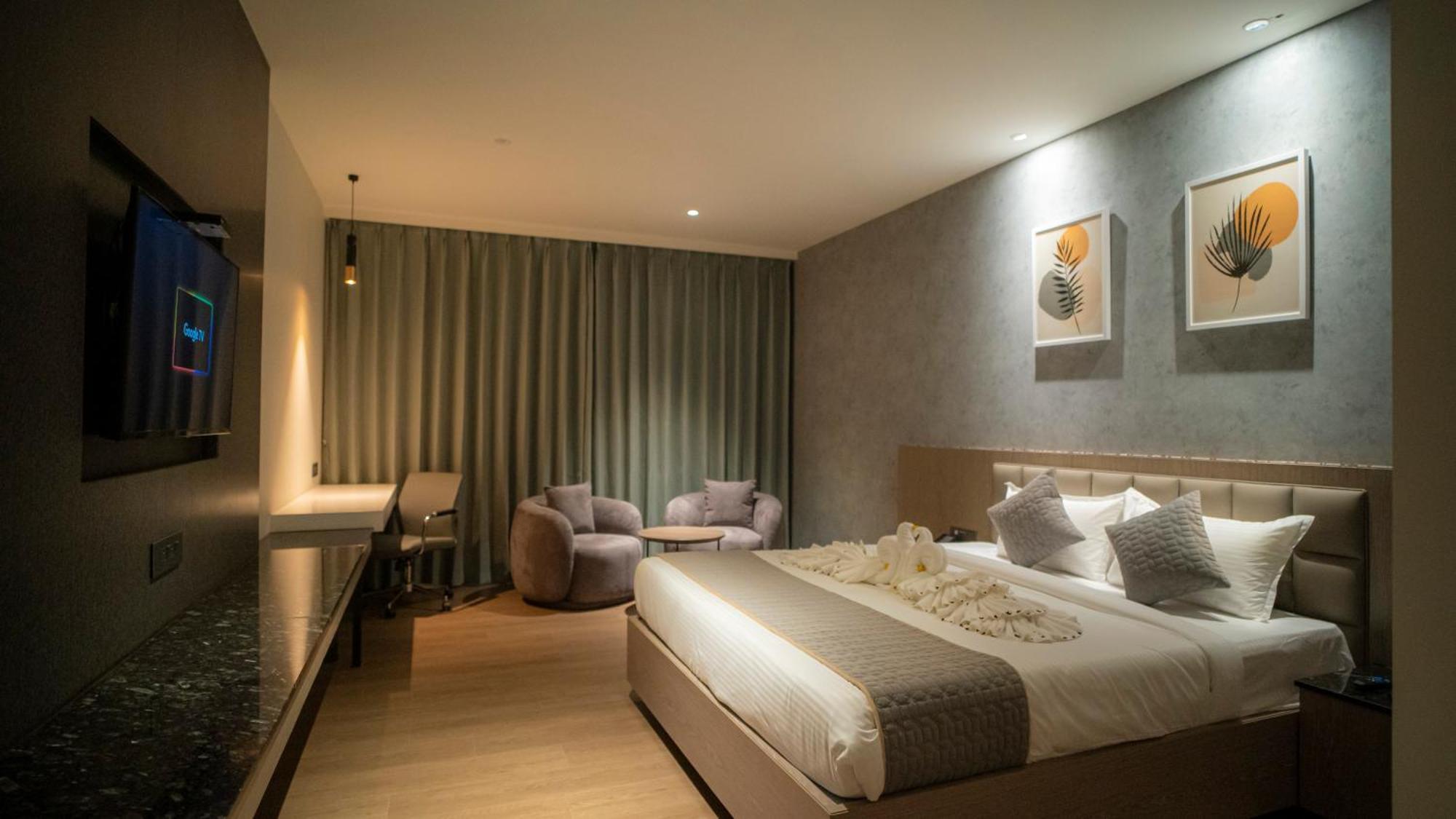 Hotel Tulips Grand Хидерабад Екстериор снимка