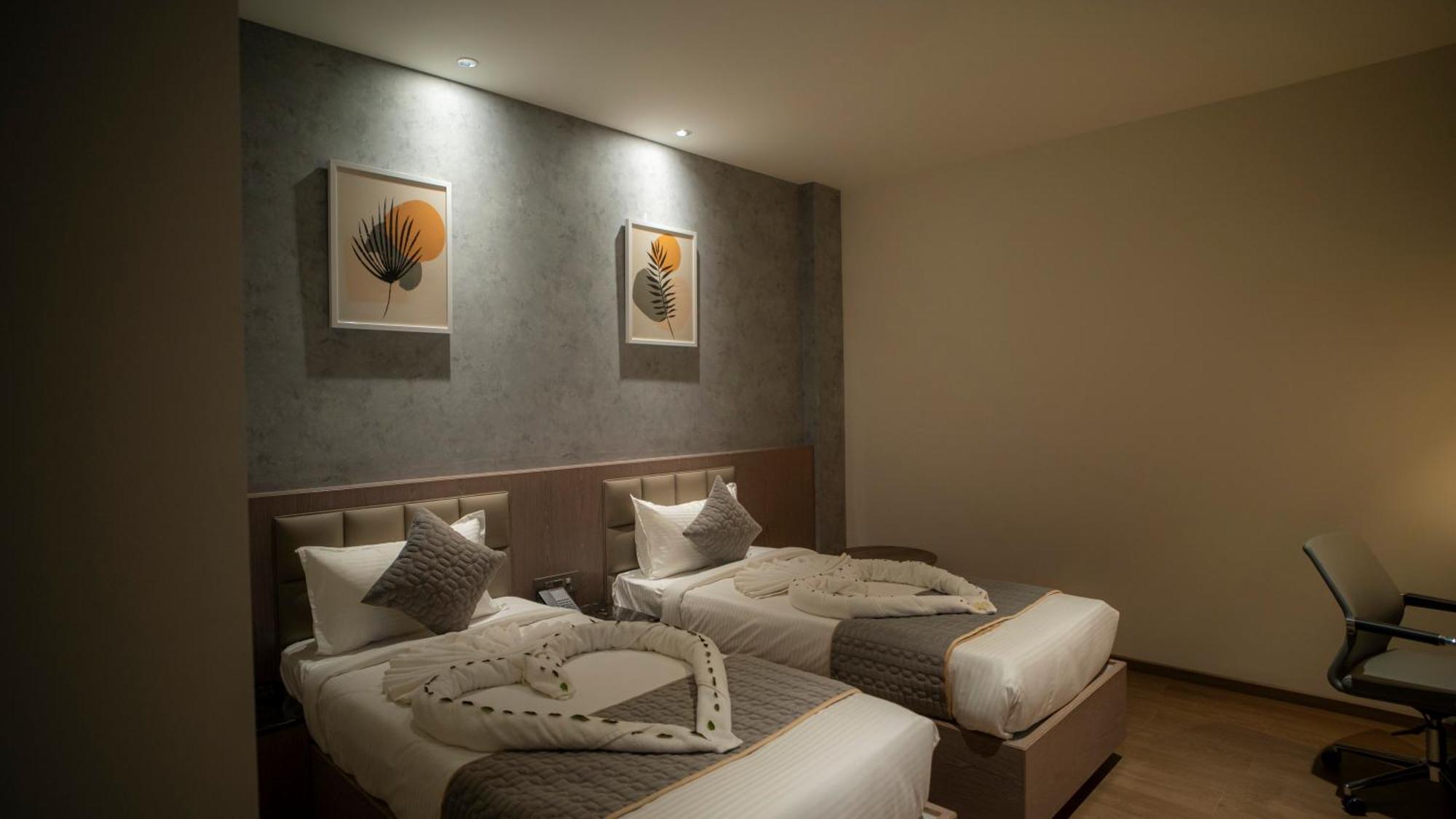 Hotel Tulips Grand Хидерабад Екстериор снимка