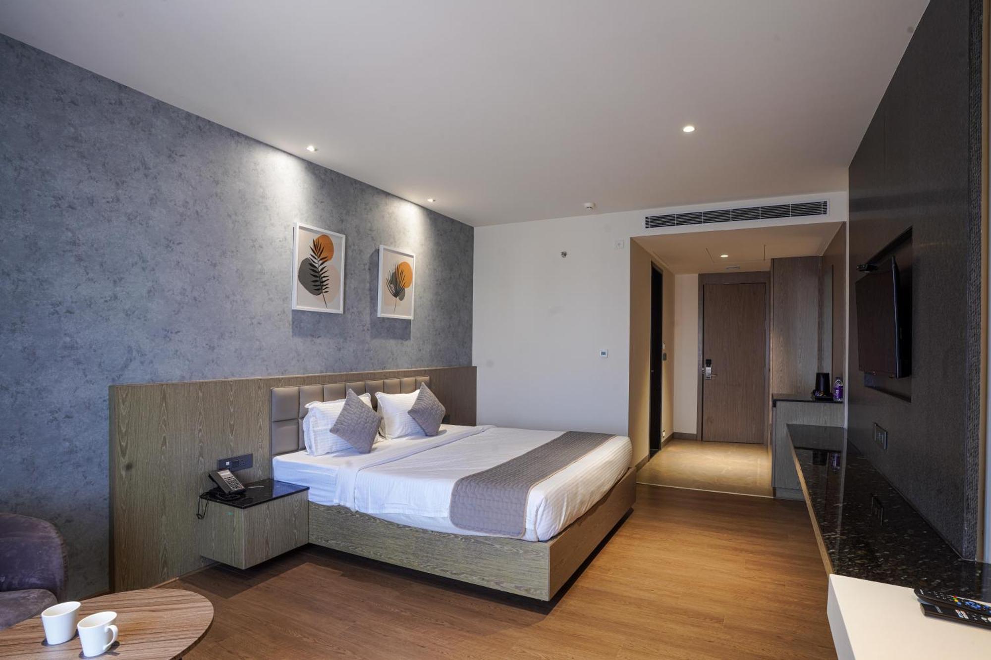 Hotel Tulips Grand Хидерабад Екстериор снимка