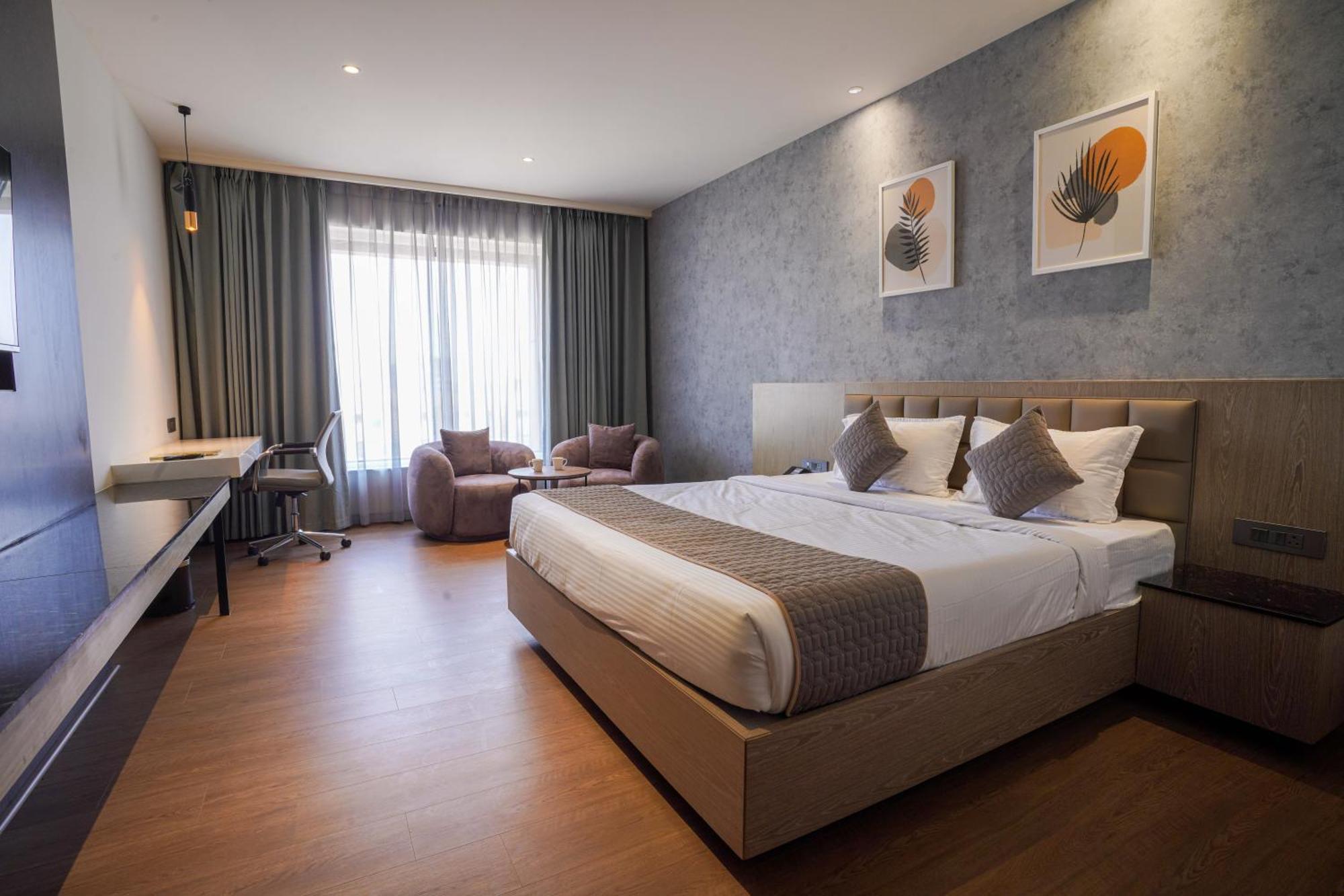 Hotel Tulips Grand Хидерабад Екстериор снимка