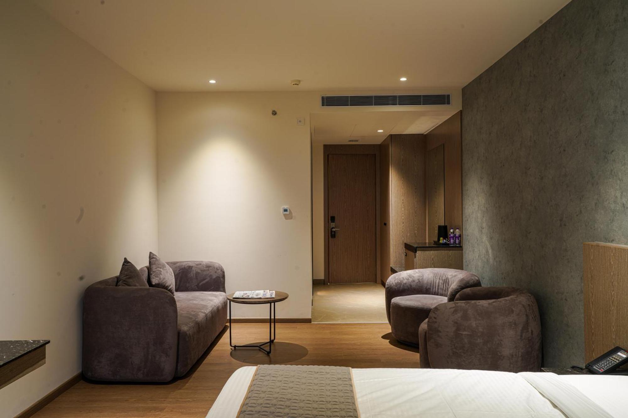 Hotel Tulips Grand Хидерабад Екстериор снимка