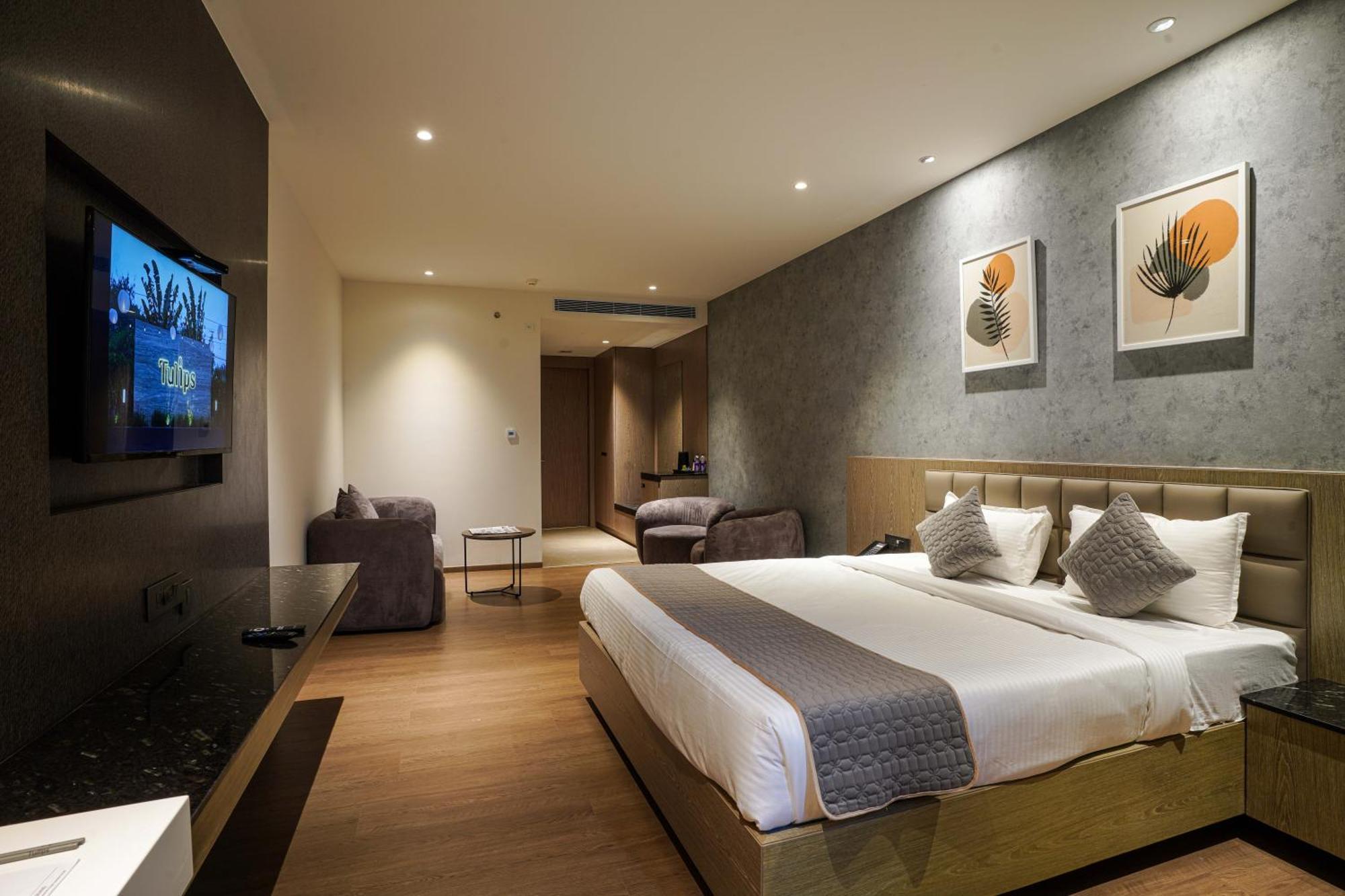 Hotel Tulips Grand Хидерабад Екстериор снимка